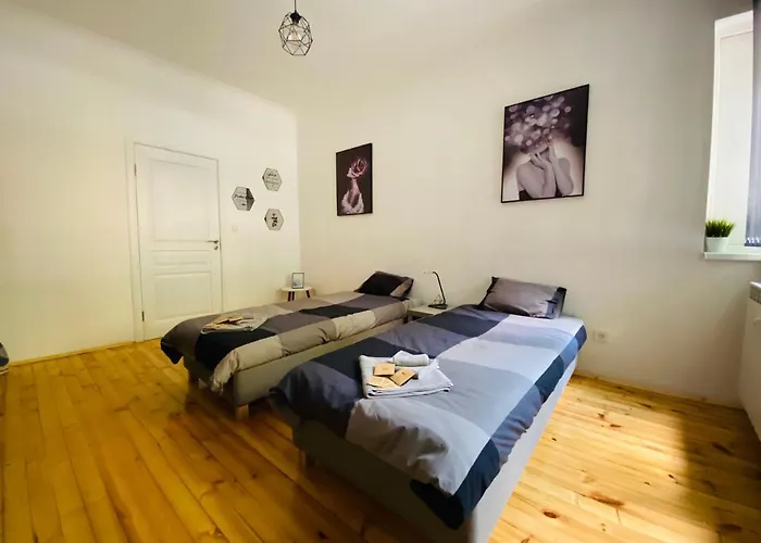 Spacious Modern Vintage Flat In The Heart Of *