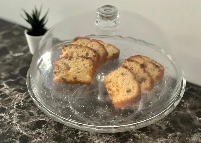 Spacious Modern Vintage Flat In The Heart Of