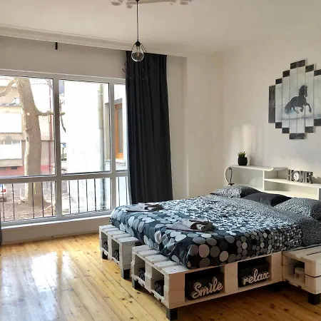 Spacious Modern Vintage Flat In The Heart Of Appartamento